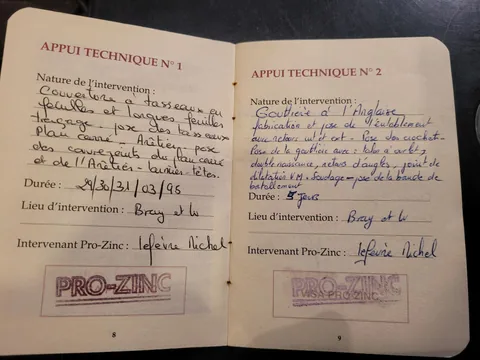 Pages du passeport Pro-Zinc détaillant deux appuis techniques : couverture à tasseaux et gouttière à l’anglaise